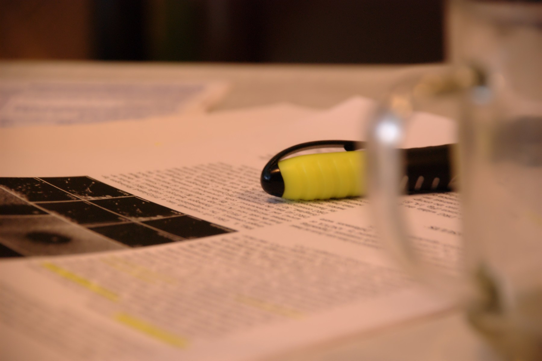 LeadershipWatch Article about collaboration, yellow pen on an article